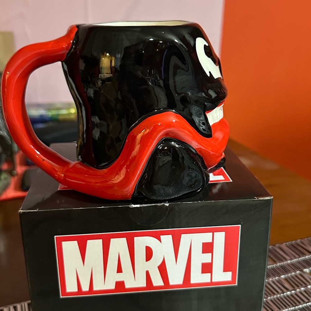 Marvel Venom Sculpted Mug - Black, Red, White